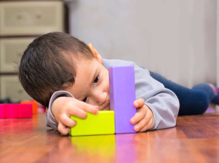 Hispanos enfrentan brecha en diagnóstico y tratamiento del autismo