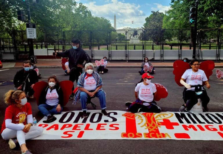 Crece la presión en el senado para legalizar a inmigrantes con DACA y TPS