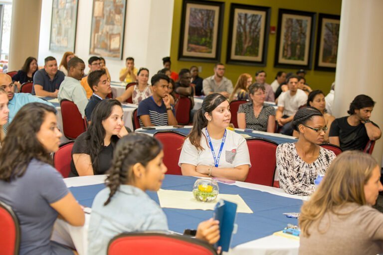 “Soñadores” buscan cumplir sus sueños gracias a programa de becas