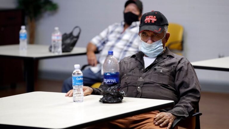 Abren centros de refrigeración para protegerse del calor extremo