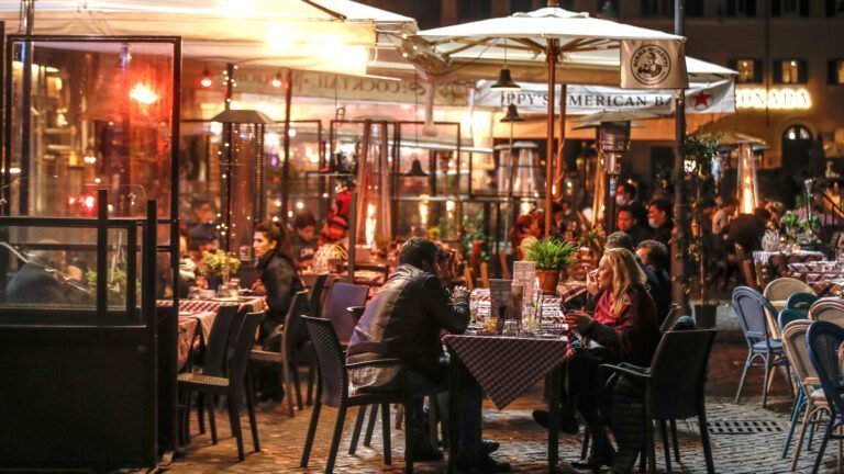 Bares y restaurantes de NY ya no tienen que cerrar a la medianoche