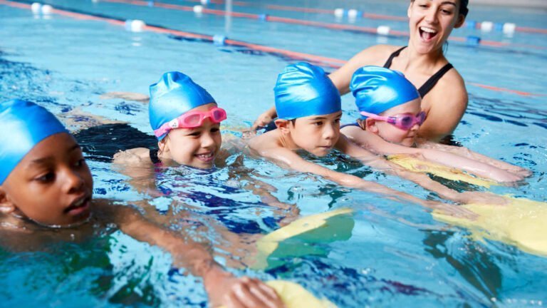Brindan consejos para estar seguro en el agua este verano