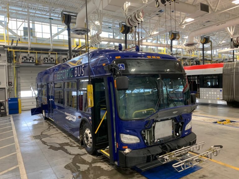 CT recibe subvención federal para compra de diez autobuses eléctricos