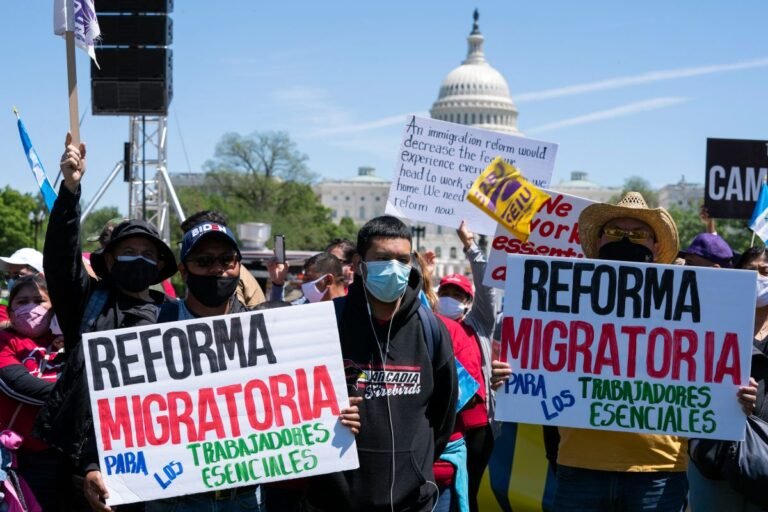INFORME ESPECIAL Otorgar ciudadanía a indocumentados aportaría $1.7 billones a economía de EEUU en 10 años