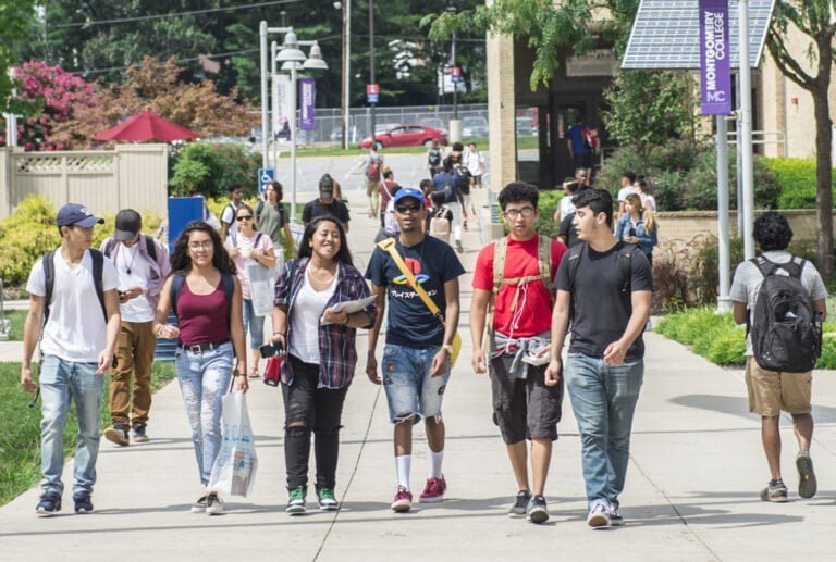 PACT, programa que permite a estudiantes asistir a universidades comunitarias de CT