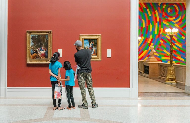 Lanzan programa que permite a niños recibir entradas gratuitas en museos este verano