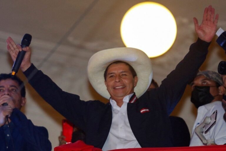 Pedro Castillo es proclamado ganador de las elecciones presidenciales más de un mes después de las elecciones