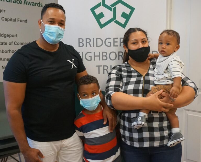 Agencia ayuda a familias de Bridgeport a mantener un techo y pagar el alquiler