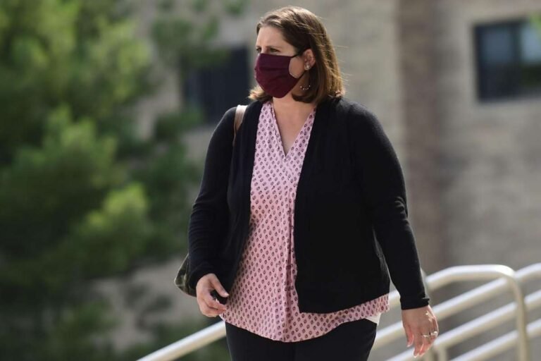 Ex trabajadora de guardería se declara inocente de cargos de abuso infantil