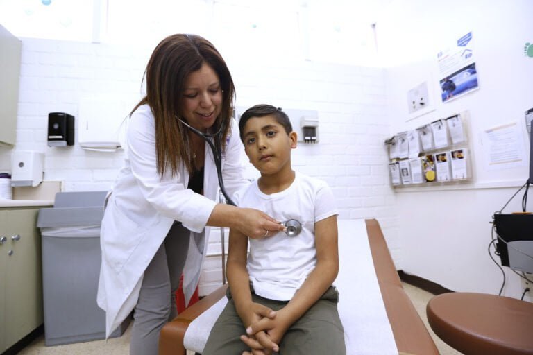 Niños latinos de CT enfrentan disparidades en seguro médico