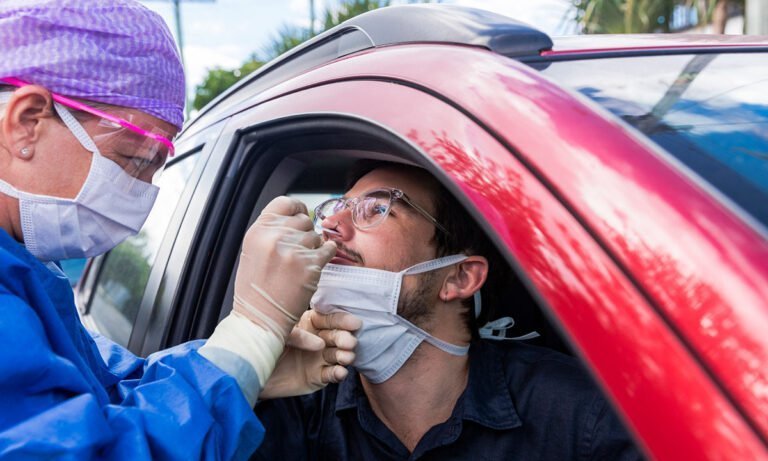 Tasa de casos positivos de COVID-19 se acerca al 3 por ciento