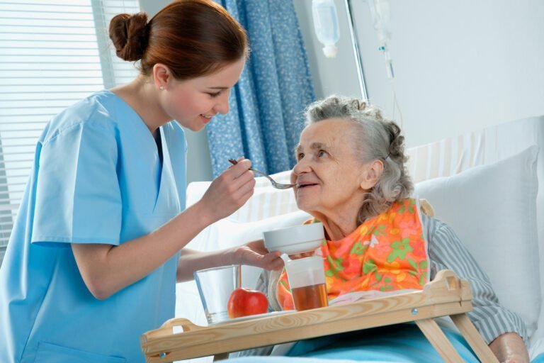 Trabajadores de la salud que no se les tomen huellas digitales pueden conservar sus trabajos