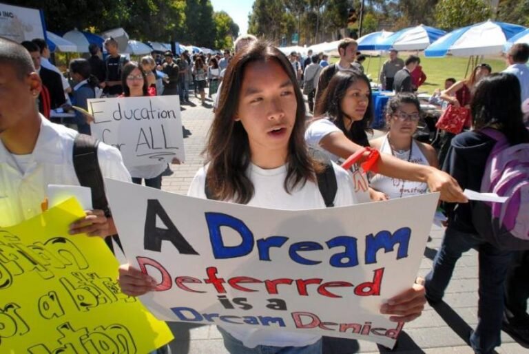 Senadores republicanos ven inviable Dream Act 2021 y piden solución para DACA