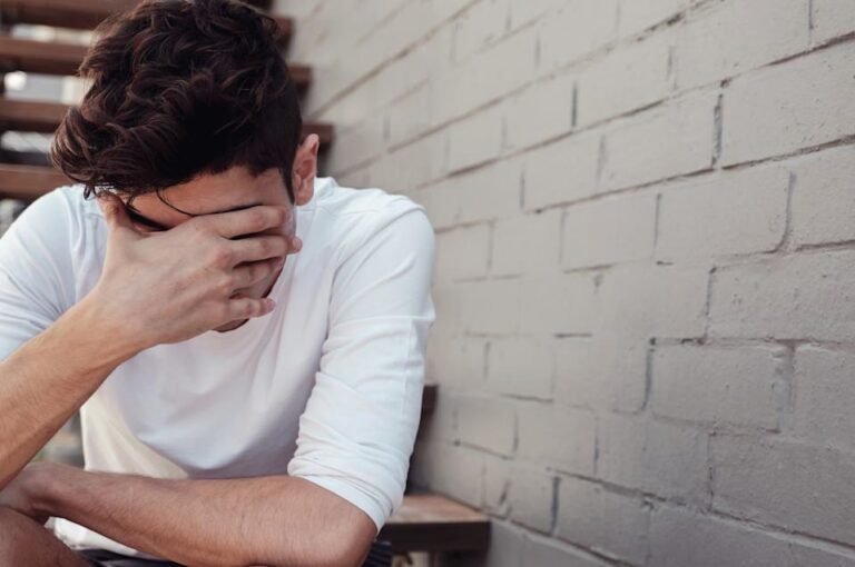 Pandemia revela una creciente crisis de suicidios en comunidades de color
