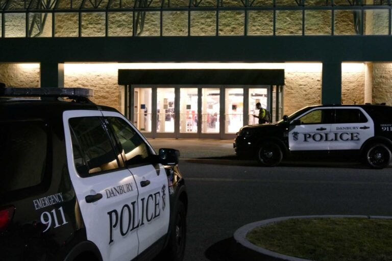 Adolescente de 14 años acusado de tiroteo en centro comercial de Danbury