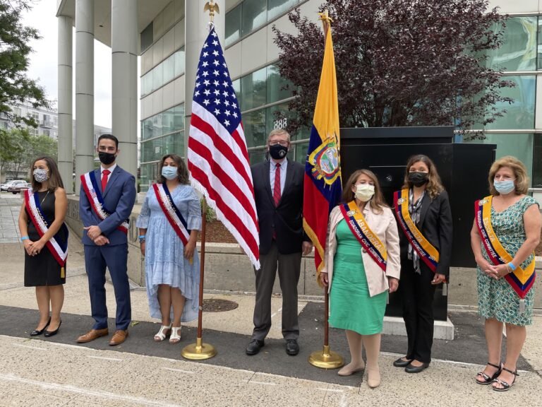 Ecuatorianos celebraron 212 aniversario del primer grito de independencia