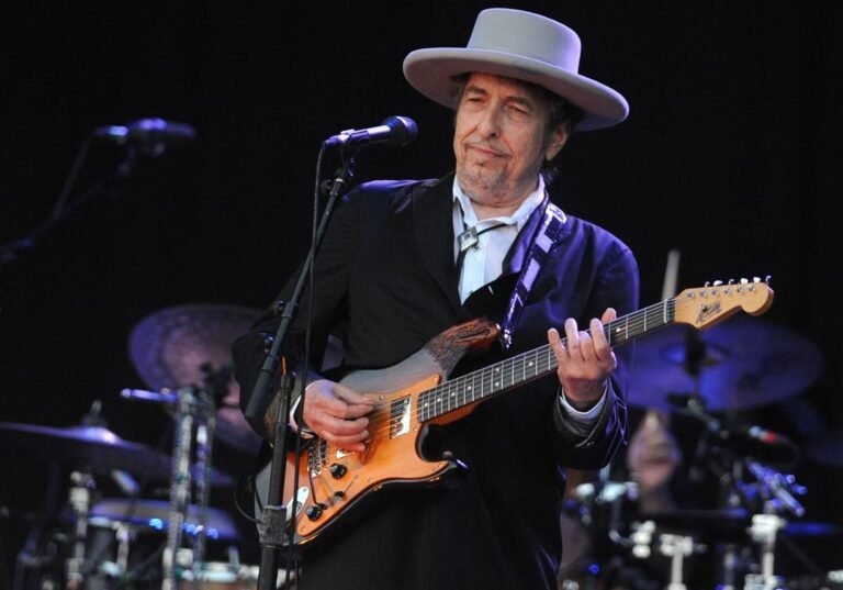 Mujer de CT asegura que Bob Dylan la abusó sexualmente cuando tenía 12 años