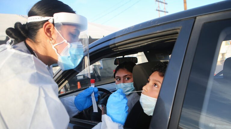 Nuevo aumento de casos y hospitalizaciones por COVID-19