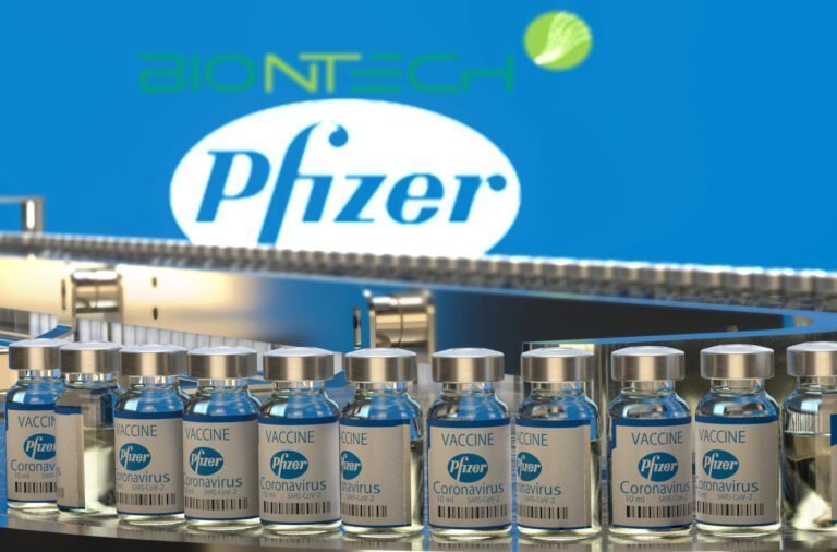 Otorgan aprobación total a vacuna Pfizer contra COVID-19