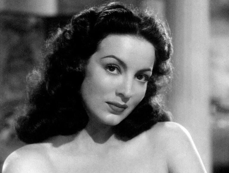 Película sobre María Félix que protagonizaría Eiza González, sin permiso de la familia