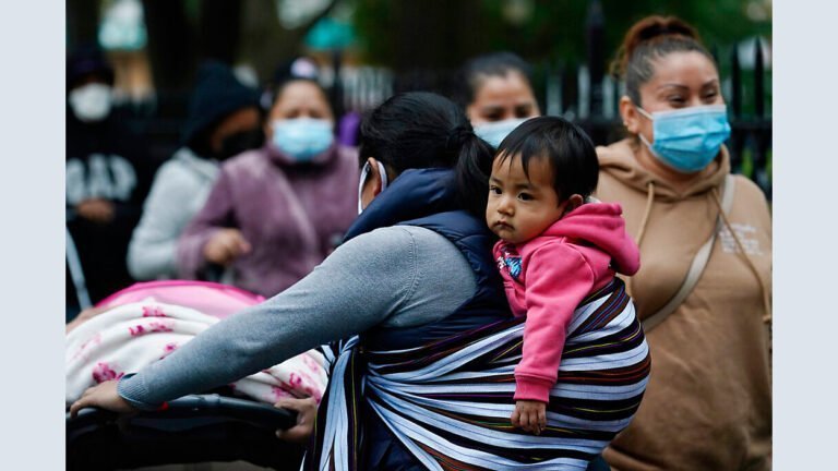 Aprueban ley que expandirá servicios médicos a neoyorquinos sin seguro