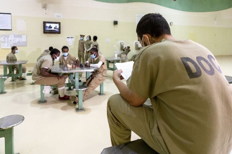 CT y NY obtienen calificaciones bajas para la protección de prisioneros del COVID-19