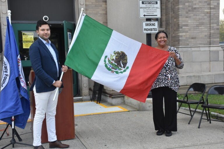 Celebran 211 aniversario de independencia de México