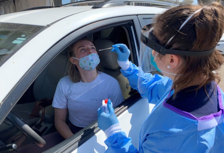 Disminuye tasa de infección de COVID-19