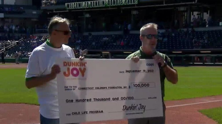 Donan $100 mil a hospital de niños