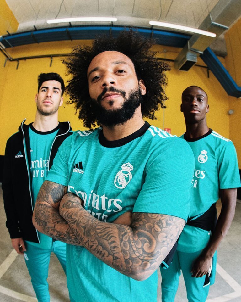 Real Madrid presenta tercera equipación inspirada en Placa del Kilómetro Cero