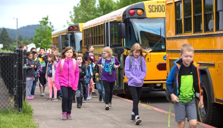 Escuelas de Stamford reportan 55 casos de COVID-19 en las primeras dos semanas de clases