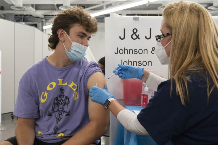 Johnson & Johnson asegura que su vacuna de refuerzo brinda mejor protección