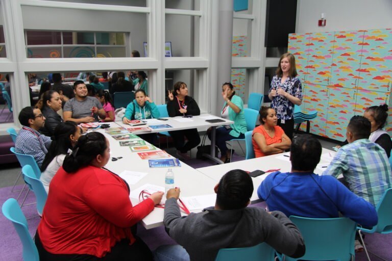NY ofrece nuevo programa de inglés para ayudar a inmigrantes a aprender el idioma