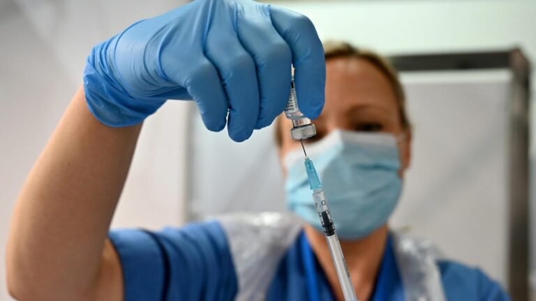 Nueva cepa de virus altamente contagiosa podría evadir las vacunas