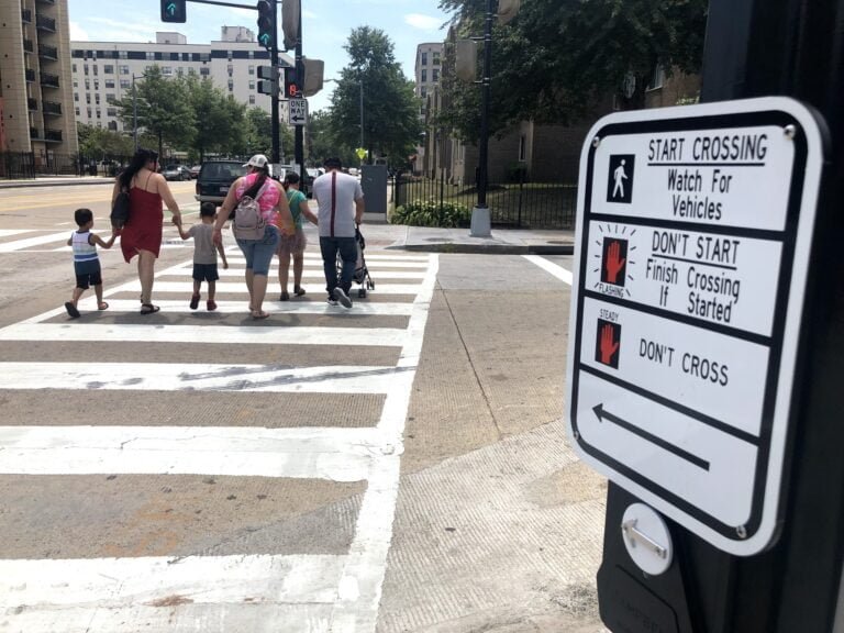 Nuevas leyes estatales para peatones comienzan el próximo mes