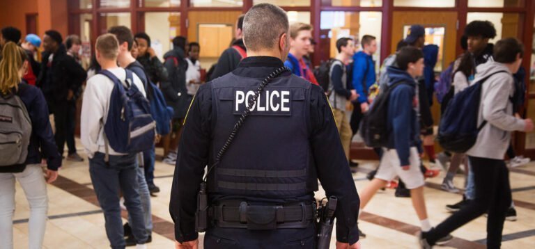 Vigilancia policial afecta desproporcionadamente a estudiantes con discapacidades
