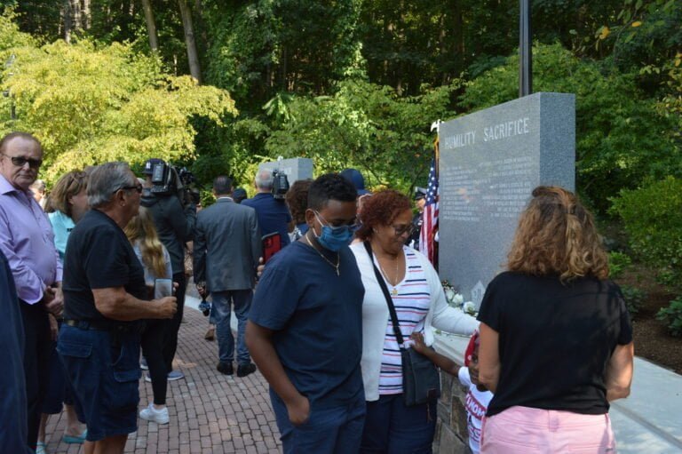 Westchester honra a víctimas de 9-11 con nuevo monumento