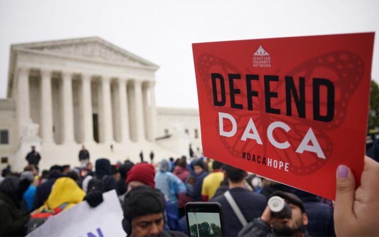 Nuevo reglamento de DACA para proteger a unos 700 mil dreamers