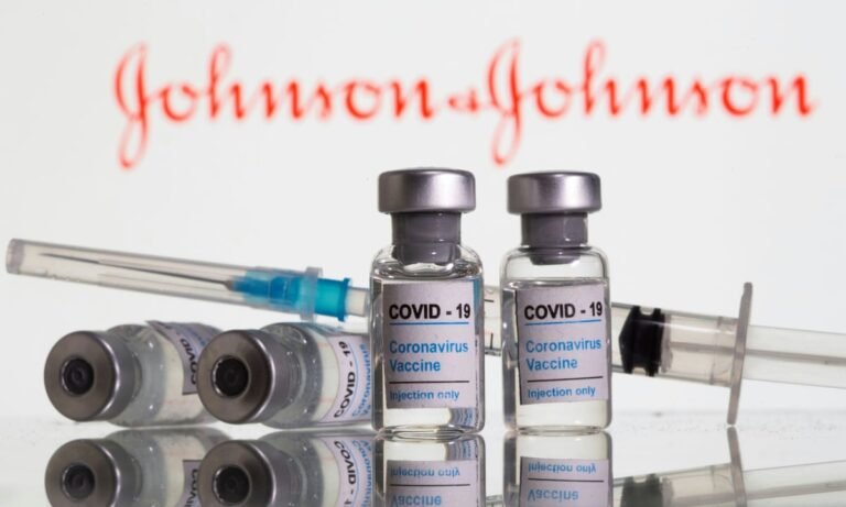 Aprueban vacuna de refuerzo de Johnson & Johnson contra el COVID-19