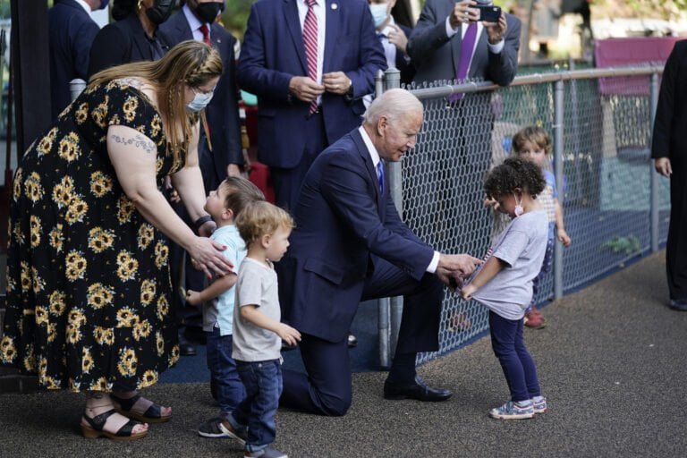 Biden defiende su plan de $3.5 billones a favor del gasto social y los derechos humanos, en visita a Connecticut