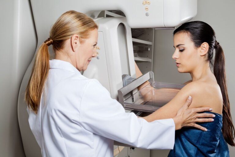 Cáncer de mama: Centros trabajan para abordar diagnósticos tardíos en mujeres hispanas