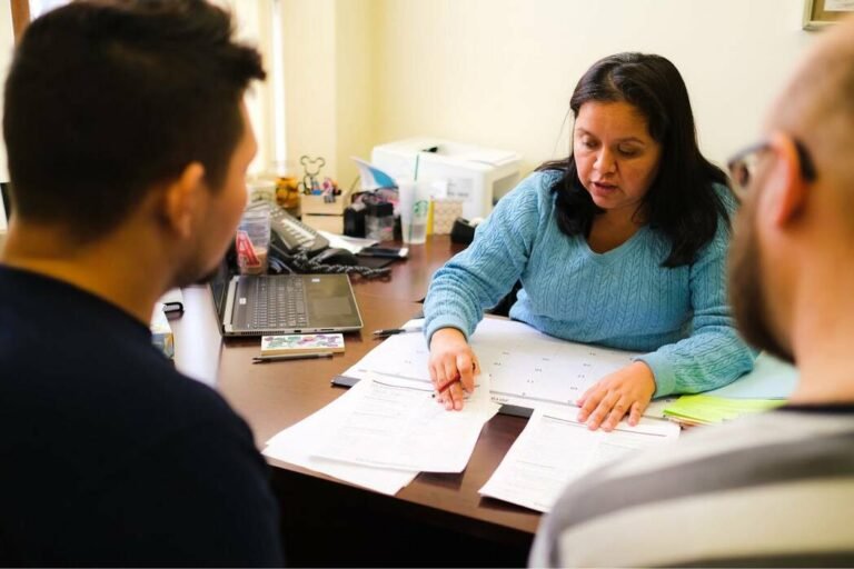 Donan fondos para ayudar a que inmigrantes tengan asesoría legal gratuita