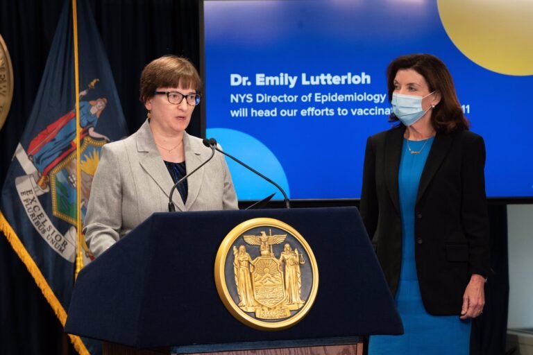 Gobernadora detalla el plan de NY para vacunar a niños de 5 a 11 años