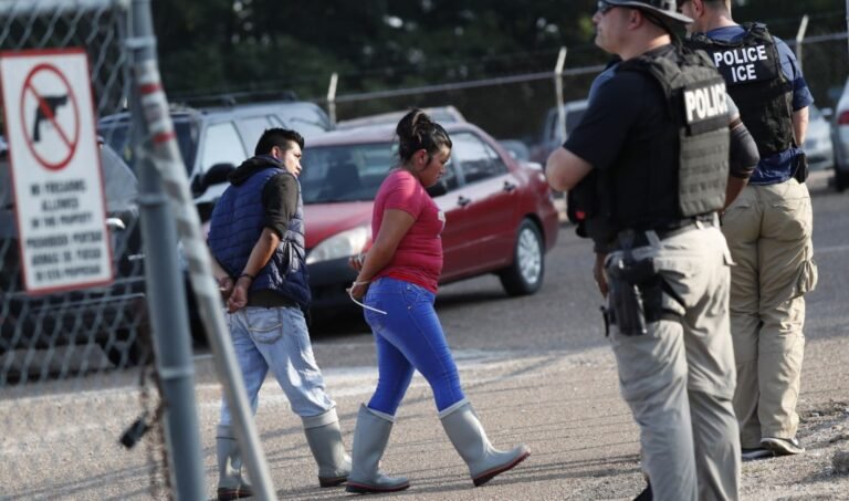 INFORME ESPECIAL Gobierno de EEUU suspende redadas de inmigrantes en lugares de trabajo