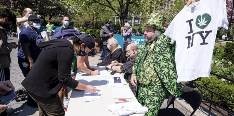 NY da un nuevo paso hacia implantación de la marihuana recreativa