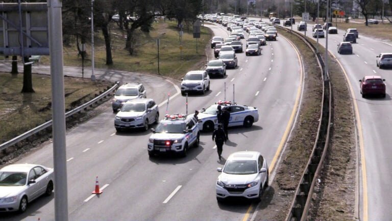 Policía reporta “aumento dramático” de multas a conductores que incumplen la ley