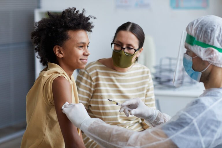 Proveedores de salud se preparan para lanzamiento de la vacuna para niños de 5 a 11 años