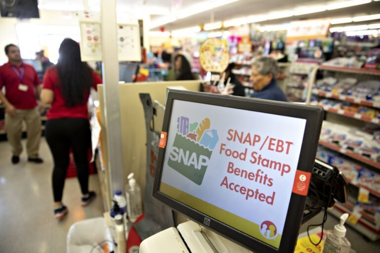 Familias de NY se beneficiarán de $230 millones asignados a cupones de alimentos