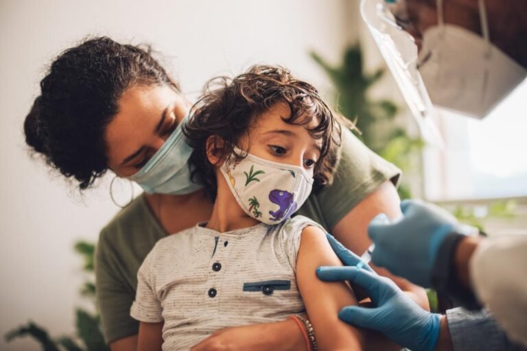 Padres ya pueden programar citas para vacunar a sus hijos de 5-11 años