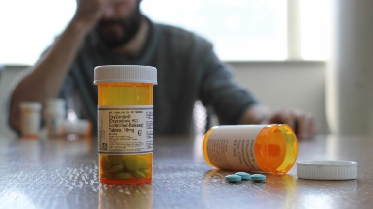 Programa para ayudar a médicos a tratar mejor la adicción a los opioides
